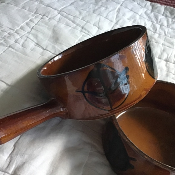 TWO VINTAGE EARTH TONE ONION SOUP BOWLS/CROCKS WITH HANDLE - Picture 2 of 12